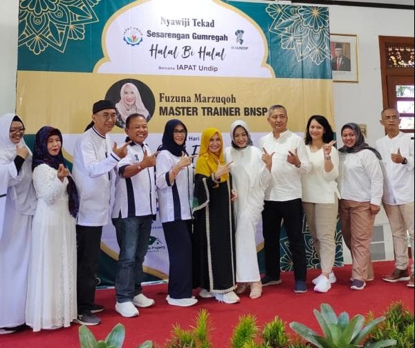 Mbak Fusna Beri Motivasi Keteladanan Hidup Dalam Halal Bihalal IAPAT UNDIP