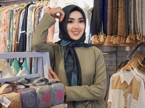 Mommy Deve, Mualaf Yang Sukses Jadi Selebgram dan Konten Kreator Mommy Deve, Mualaf Yang Sukses Jadi Selebgram dan Konten Kreator