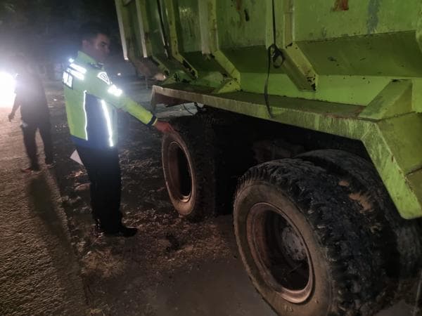 Kecelakaan Maut, Pengendara Honda Beat Tewas Terlindas Truk di jln syeh Nawawi Al Bantani