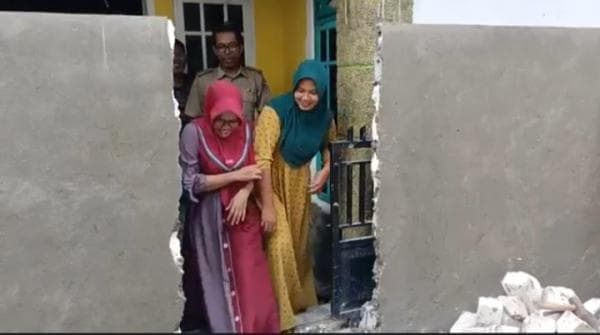 Sepakat Damai, Tembok Pangkal Perselisihan Kerabat di Tuban Dirobohkan