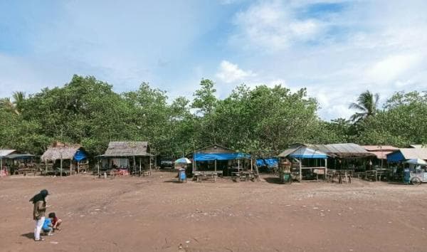 Pantai Gorengan Caringin Labuan Bakal Ditutup, Puluhan Lapak Pedagang dan Belasan Rumah Digusur Pantai Gorengan Caringin Labuan Bakal Ditutup, Puluhan Lapak Pedagang dan Belasan Rumah Digusur