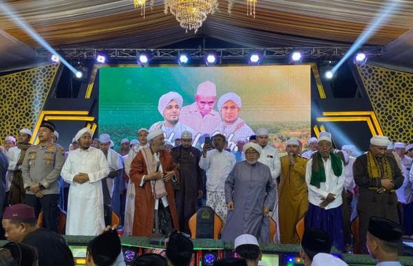 Haul KH Hasyim Mino, Pendiri Ponpes Nurul Qodim Paiton Dihadiri Habib Asal Yaman