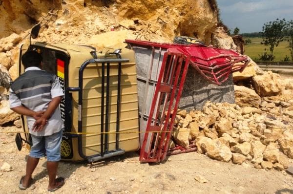 Brak, Dua Penambang Galian C di Klambu Grobogan Tewas Tertimbun Longsor Brak, Dua Penambang Galian C di Klambu Grobogan Tewas Tertimbun Longsor