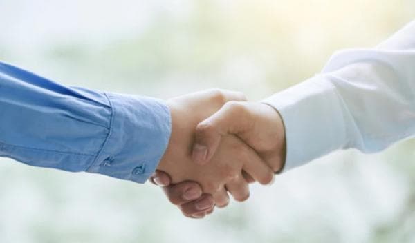 Mengapa saat Lebaran ada Tradisi 'Salam Tempel'? Ternyata Begini Asal Usulnya