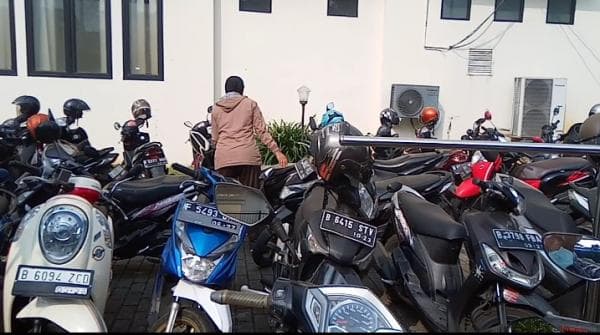 Kondisi Parkir di RSUD Tangerang Selatan di Pamulang Dikelola Ormas Dikeluhkan Pengunjung