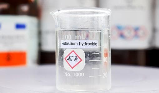 Kelompok Larutan Elektrolit Berupa Senyawa Ion, Kenali Sifat dan Contoh-Contohnya Kelompok Larutan Elektrolit Berupa Senyawa Ion, Kenali Sifat dan Contoh-Contohnya