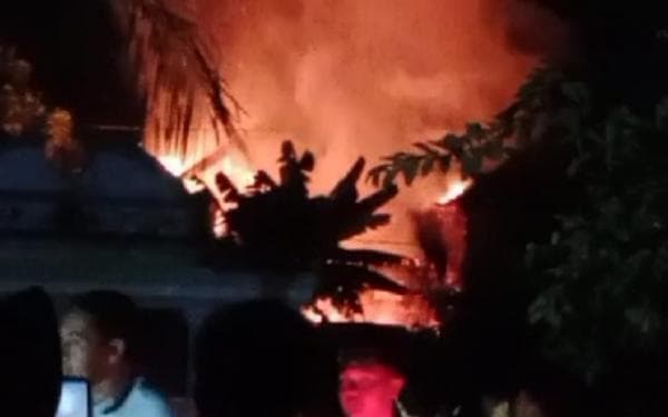 2 Rumah di Purwakarta Kebakaran, Uang Tunai Rp50 Juta di Bawah Kasur Ikut Terbakar