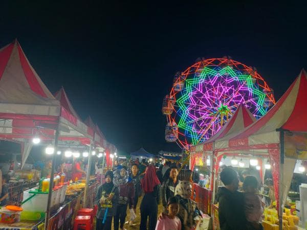 Berkah Ria : Ikut Memeriahkan Haul Simbah K.H Zoemri RWS, PPTI Al Falah Salatiga di Lapangan Kecandr