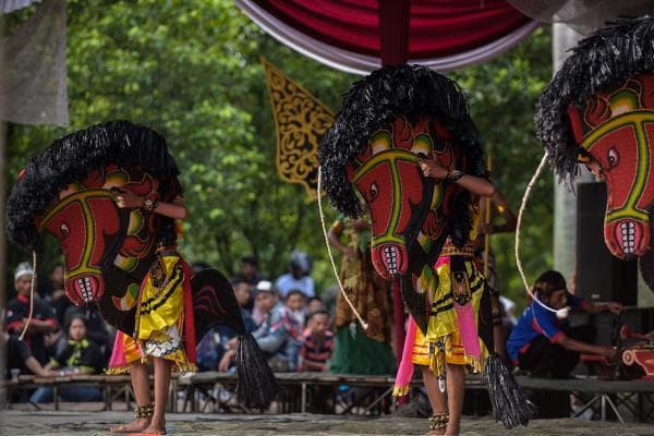 Potret Penampilan Peserta Festival Reog Ponorogo dan Kuda Lumping