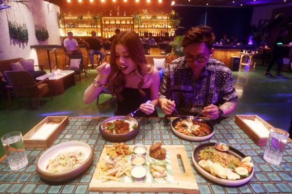 Bar dan Restoran Tengah Kota Surabaya, Lucy In The Sky Cocok Buat Hangout