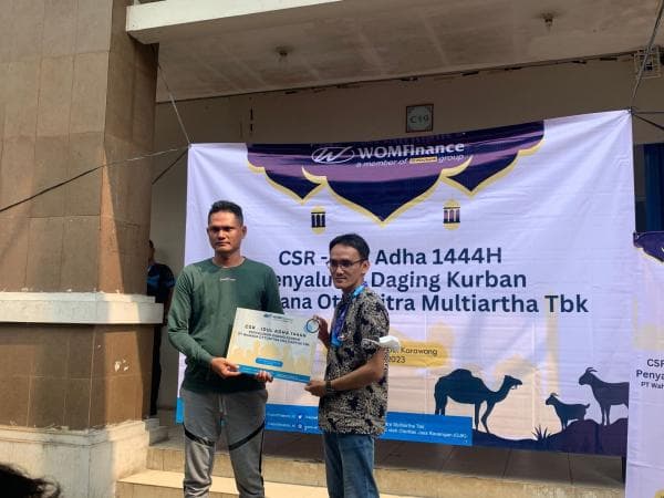 WOM Finance Karawang Kurban Satu Ekor Sapi, Bagikan 150 Kantong Daging