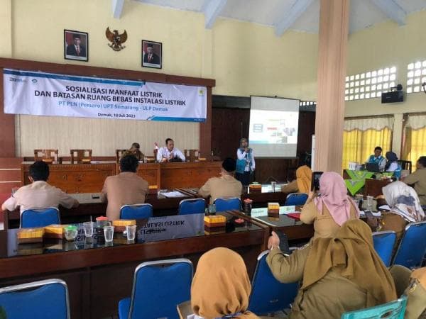 Cegah Kecelakaan, PLN UP3 Demak Sosialisasikan Keselamatan Ketenagalistrikan Kepada Masyarakat