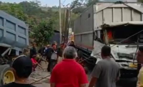 5 Kendaraan Terlibat Kecelakaan di Tutugan Leles Garut, Satu Orang Meninggal Dunia