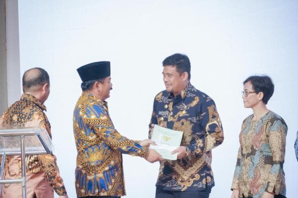 Pemko Medan Terima 200 Sertifikat Tanah dari Kementerian ATR/BPN, Termasuk Hak Pakai Lapangan Sejati