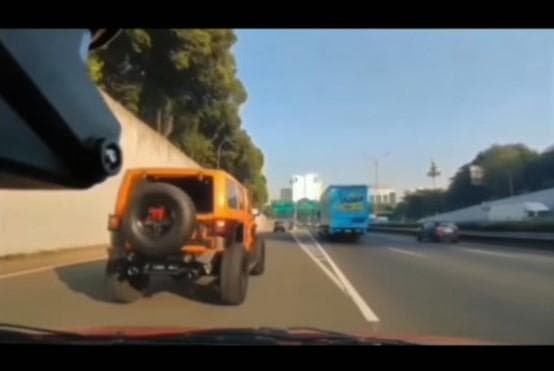 Viral, Mobil Jepp Rubicon Kabur Setelah Serempet Mobil Lain di Tol JORR Cilandak