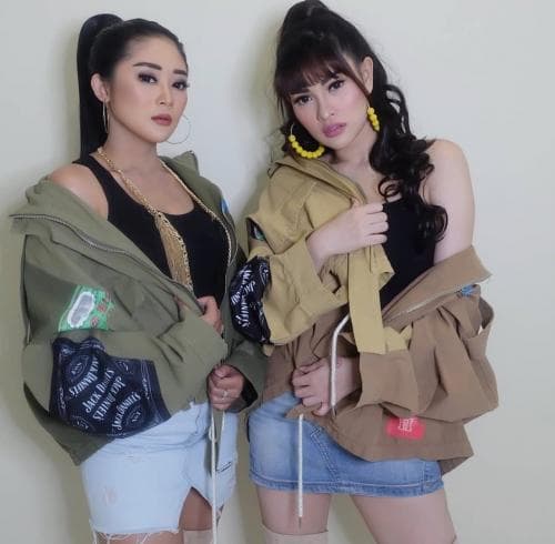 Ini 5 Potret Cantik Duo Anggrek yang Curi Perhatian Usai Lagu Cikini Gondangdia Viral
