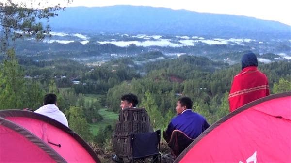 Pesona Puncak Timbu Dama, Mengintip Kota Mamasa dari Balik Kabut