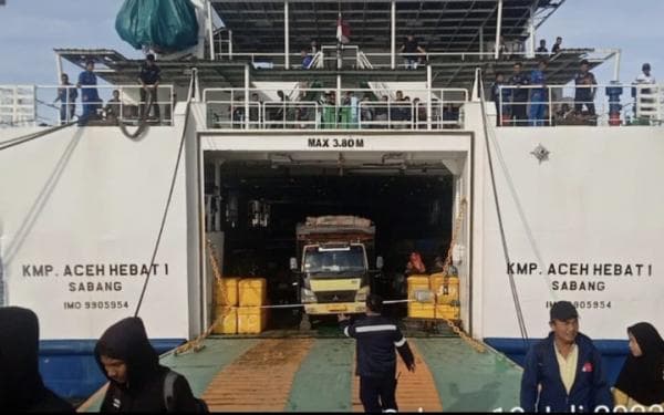 KMP Aceh Hebat 1 Mulai Layani Rute Pelabuhan Meulaboh - Sinabang