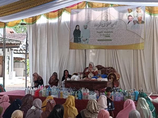 Ngalap Barokah, Masyarakat Desa Klampokan Sholawat Bersama Keluarga Pengasuh Genggong