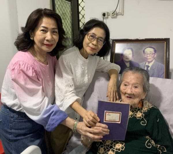 Mengungkap Fakta Sejarah Pabrik Buku Gelatik Kembar