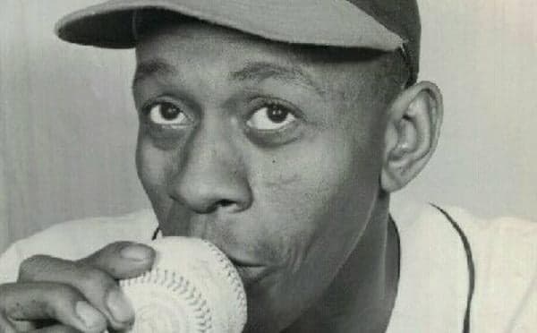 9 Agustus 1972, Satchel Paige Raih Penghargaan Pemain Baseball Terbaik 9 Agustus 1972, Satchel Paige Raih Penghargaan Pemain Baseball Terbaik