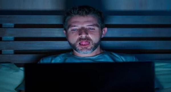 Bahaya Banget! Ini 5 Dampak Buruk Kecanduan Menonton Film Porno
