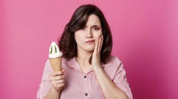 Kenali 5 Penyebab Gigi Ngilu secara Tiba-Tiba