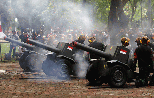Mengapa Dentuman Meriam saat Detik-Detik Proklamasi Harus 17 Kali, Begini Penjelasannya Mengapa Dentuman Meriam saat Detik-Detik Proklamasi Harus 17 Kali, Begini Penjelasannya