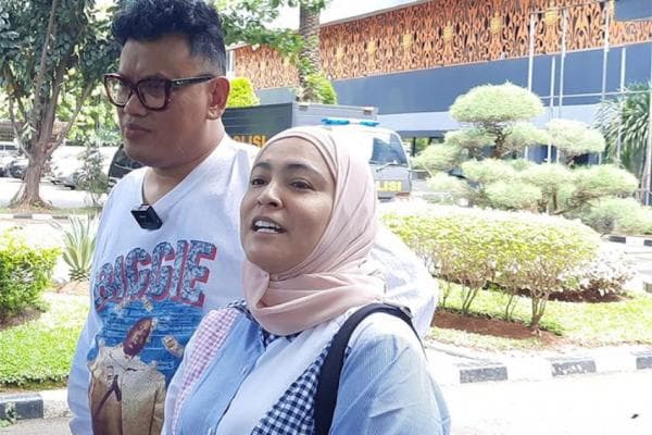 Perjalanan Mualaf Astrid Uya Kuya, Mukena Miliknya Sempat Dicampakkan Ibunda Perjalanan Mualaf Astrid Uya Kuya, Mukena Miliknya Sempat Dicampakkan Ibunda