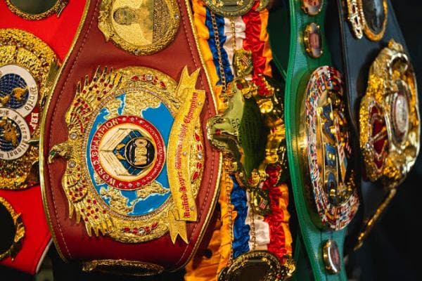 Mungkinkah Menyatukan 4 Badan Tinju Dunia Kembali