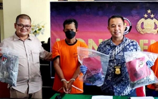 Miris, Suami Ini Baru Tahu 4 Anak Bukan Darah Dagingnya Setelah 16 Tahun Menikah Miris, Suami Ini Baru Tahu 4 Anak Bukan Darah Dagingnya Setelah 16 Tahun Menikah