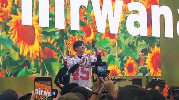 Konser di Booth Hino, Band Gigi Guncang Ratusan Penonton GIIAS 2023