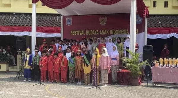 Lagu Indonesia Jaya Ciptaan Liliana Tanoesoedibjo, Dinyanyikan Siswa SDN 09 Rawa Barat Pagi