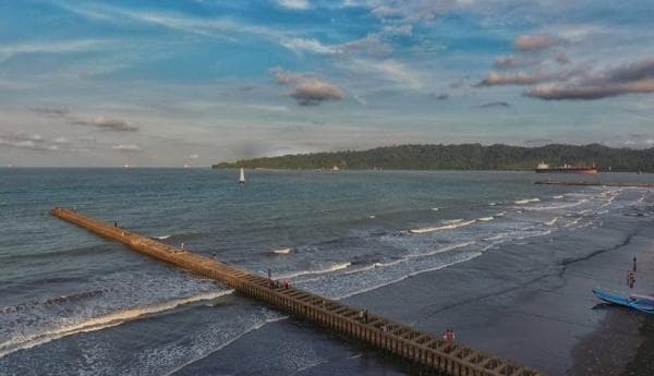 Mau Liburan, Ini 7 Rekomendasi Pantai di Cilacap yang Indah