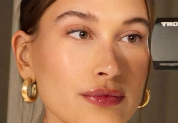 Cara Clean Makeup Look yang Lagi Viral, Mau Coba?