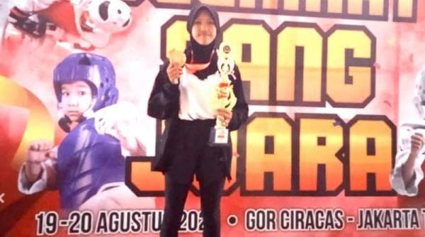 Pelajar SMA 3 Kota Depok, Kirana Sofiyani Juara 1 Taekwondo Piala Ketua DPRD Jakarta
