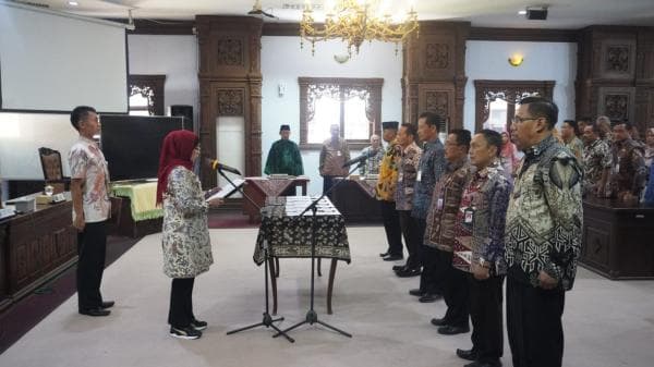 Pj Bupati Batang Lantik 6 Jabatan Pimpinan Tinggi Pratama