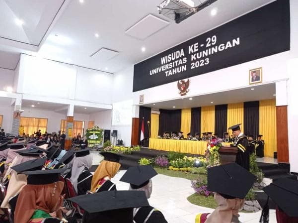 45 Persen Lulusan Universitas Kuningan Tahun Ini Raih Predikat Cumlaude