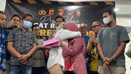 Momen Haru 2 Ibu Berpelukan Usai Tes DNA Diumumkan, Ternyata Bayinya Tertukar