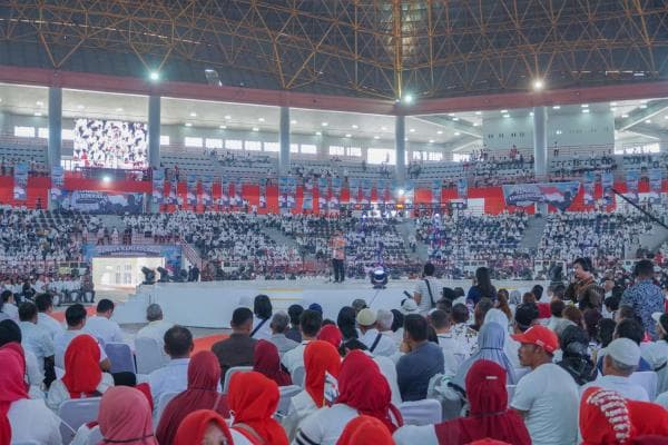 Perempuan Diduga ODGJ Lempar Sandal Dalam Acara yang Dihadiri Presiden Jokowi di Deliserdang