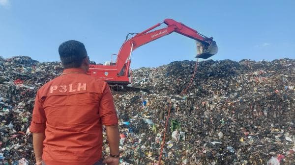 DLH Kota Tasikmalaya Semprotkan Cairan Eco Enzyme Hilangkan Bau dan Zat Berbahaya di TPA Ciangir