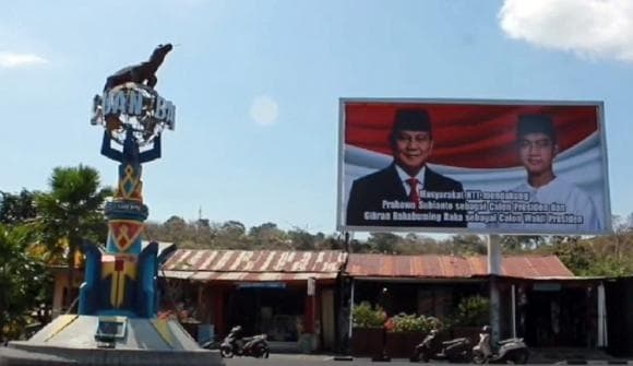Baliho Prabowo Capres dan Gibran Cawapres Muncul di Sejumlah Sudut Kota Labuan Bajo