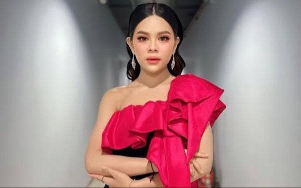 Kisah Inspiratif Melly Lee, Dulu Tinggal di Rumah Reyot Kini Pedangdut Ternama