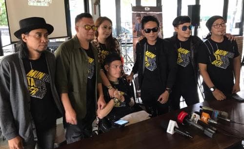 Lirik Lagu Kau Tigakan Cinta - Elkasih