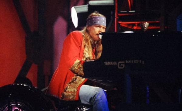 Berikut Chord dan Lirik Lagu November Rain Milik Guns N` Roses yang Meledak di Era 90an Berikut Chord dan Lirik Lagu November Rain Milik Guns N` Roses yang Meledak di Era 90an