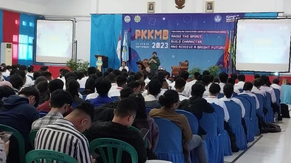 Andy F Noya Teteskan Air Mata Saat Beri Motivasi di Stikom Yos Sudarso Purwokerto