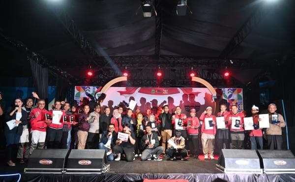 Usung Konsep Petani Pahlawan Bangsa, Mobil Karnaval HKTI Kuningan Raih Juara Pertama