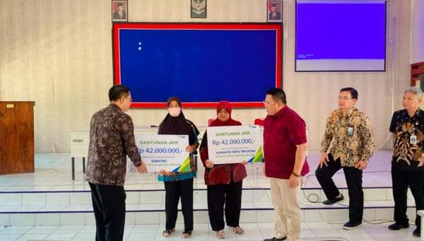 Ikut BPJS Ketenagakerjaan, Ahli Waris Ketua RT di Wonogiri Terima Santunan JKM Rp42 Juta Ikut BPJS Ketenagakerjaan, Ahli Waris Ketua RT di Wonogiri Terima Santunan JKM Rp42 Juta