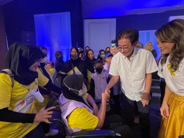 Donasi 300 Juta untuk Penderita Kanker dari Irwan Hidayat