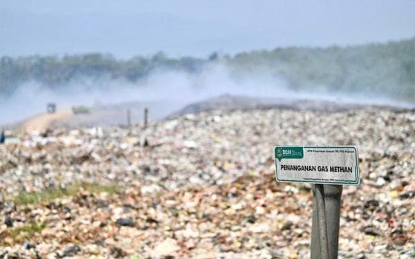 Sebulan TPA Sarimukti Terbakar, Kota Bandung Akui Belum Maksimal Urus Darurat Sampah Sebulan TPA Sarimukti Terbakar, Kota Bandung Akui Belum Maksimal Urus Darurat Sampah